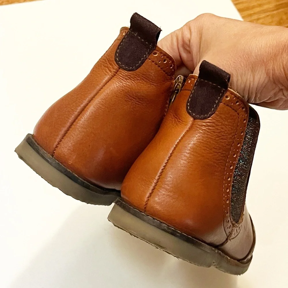 Mini Boden Brown Leather Brogue Chelsea Ankle Boots. Elastic Side. Youth 6